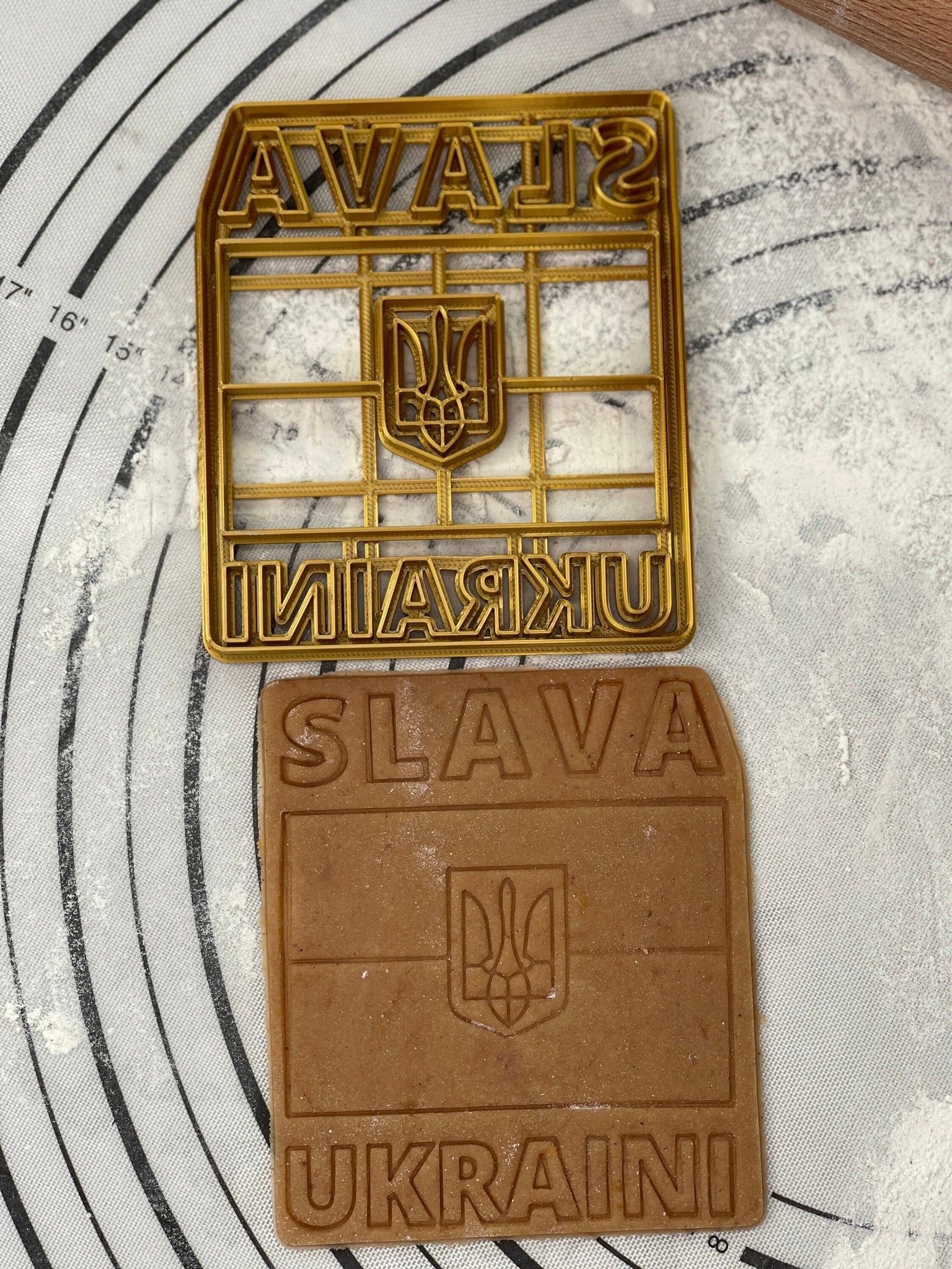 Cookie Cutter & Mold 3.5-Inch "Slava Ukraini"