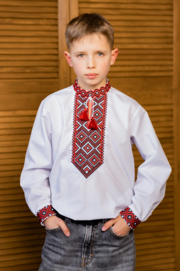 Вишиванка для хлопчика. Денім