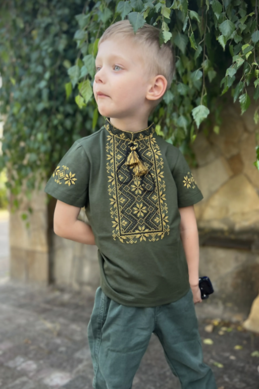 Boy's short sleeve green shirt with yellow embroidery
