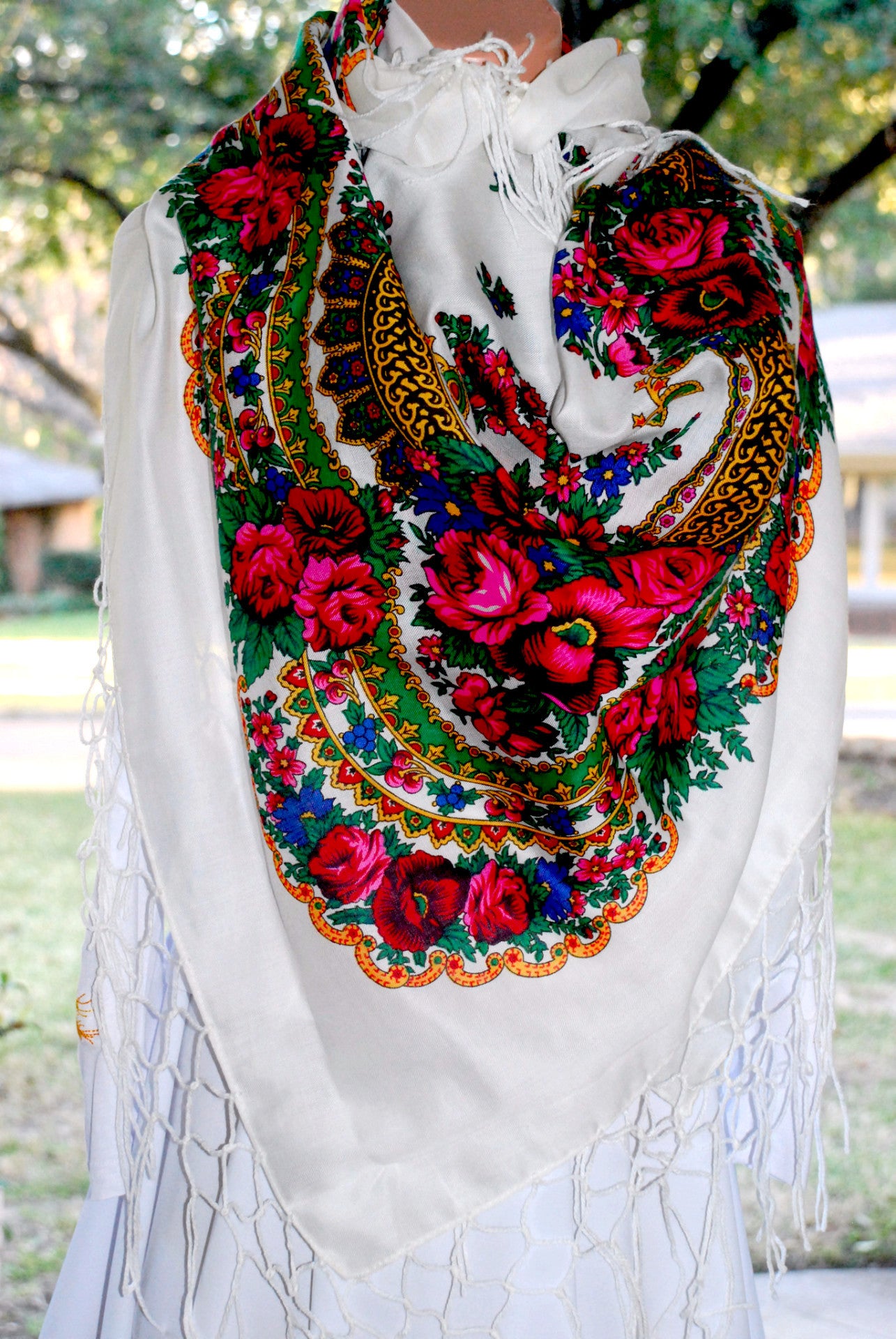 Ukrainian shawl "Hustka". White. Large