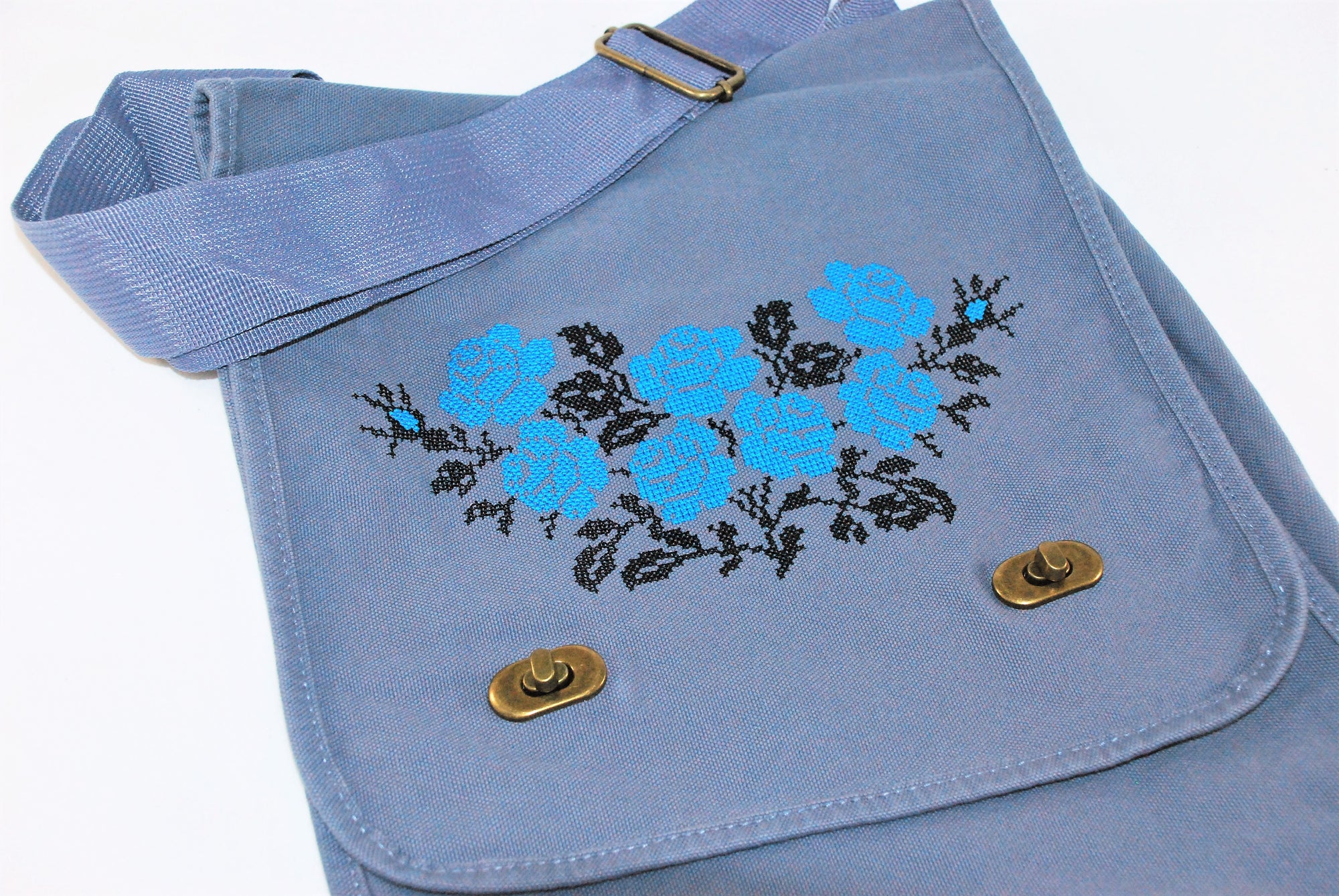 Vintage cotton canvas embroidered bag